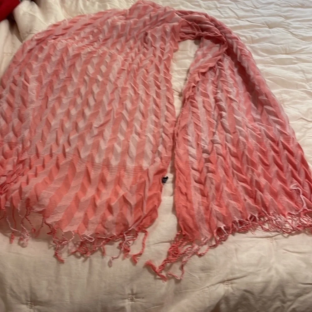 💛NWT Pink striped scarf
